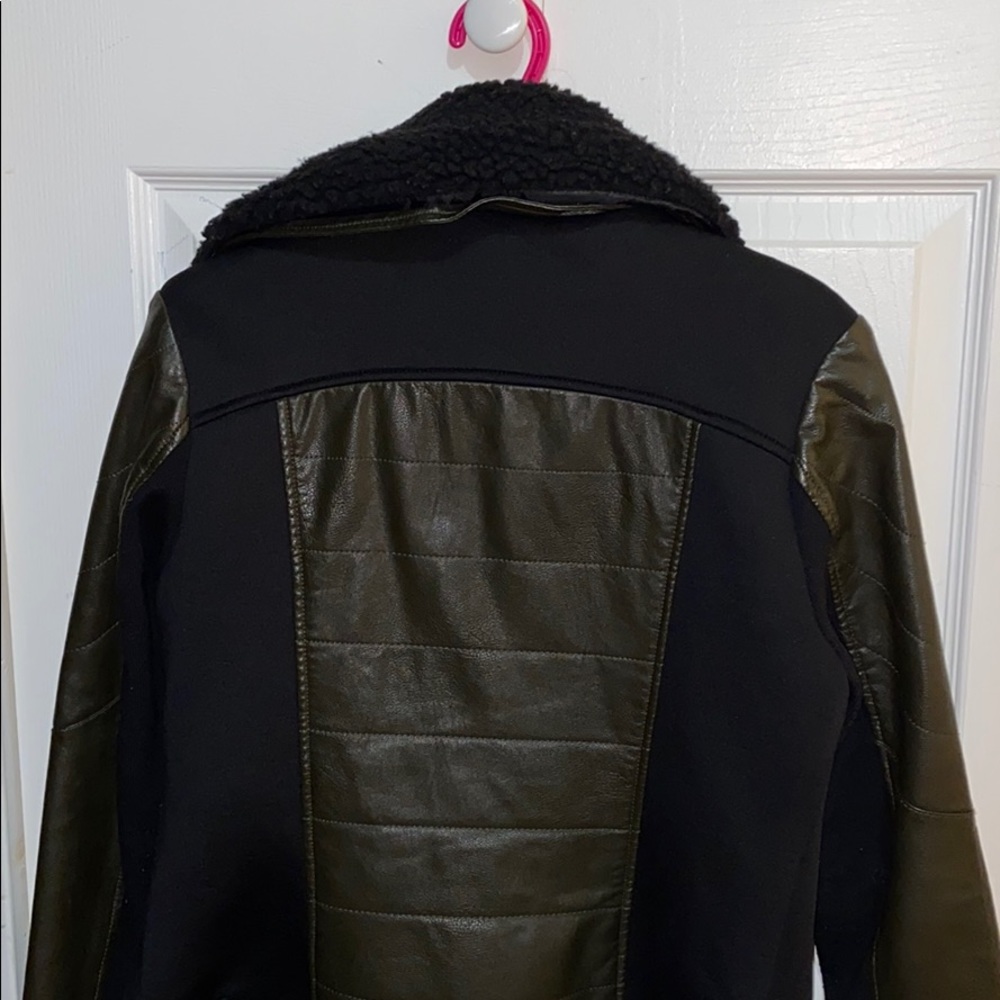 GUESS - Picture 7 of 13